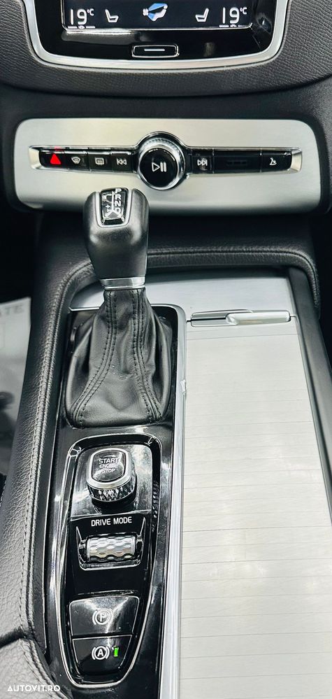 Volvo XC 90 D5 AWD Geartronic Momentum - 29