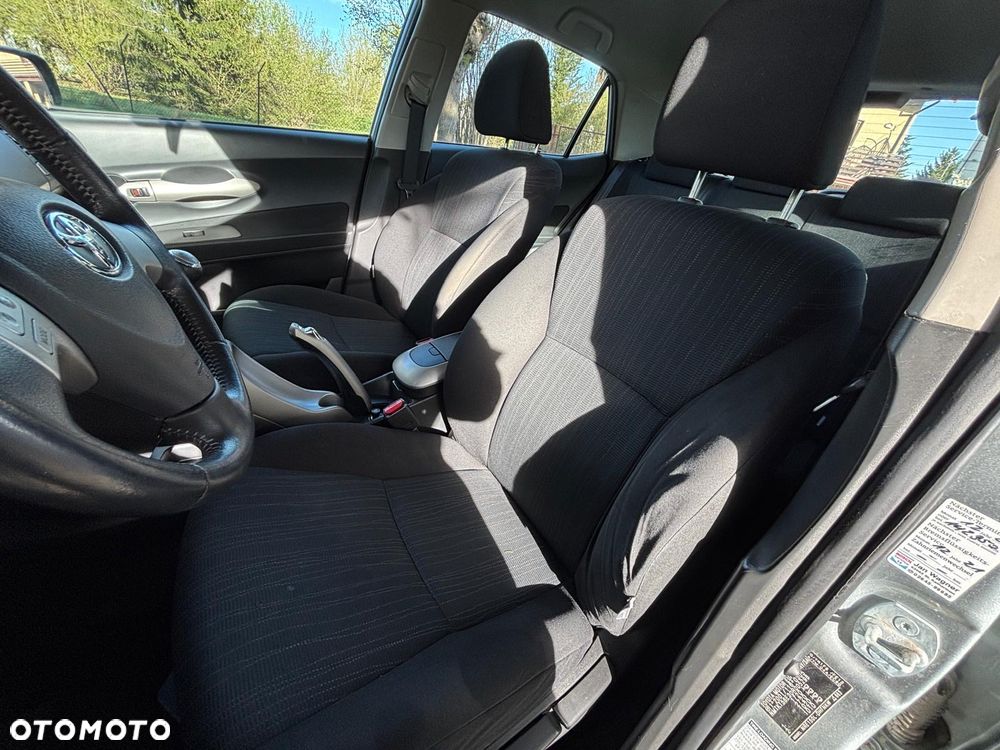 Toyota Auris 1.33 VVT-i Premium + - 19