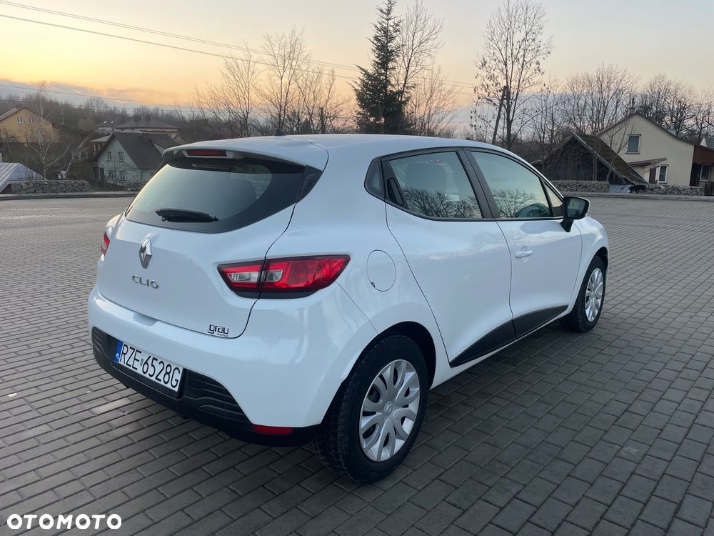 Renault Clio 1.2 16V 75 Experience - 9