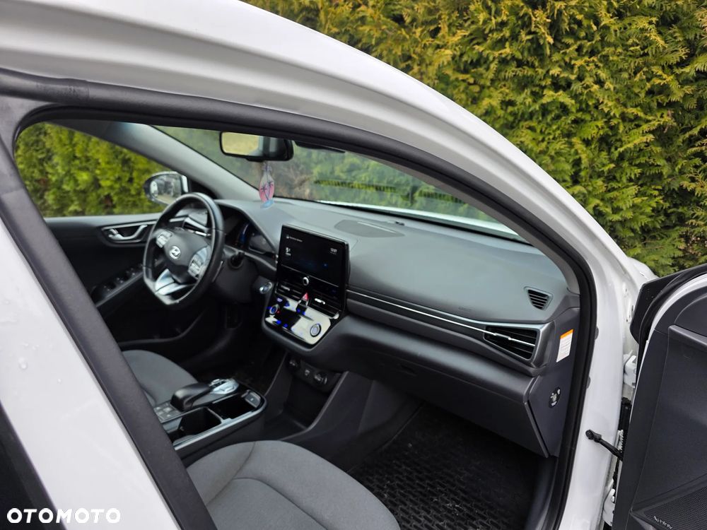 Hyundai IONIQ - 15