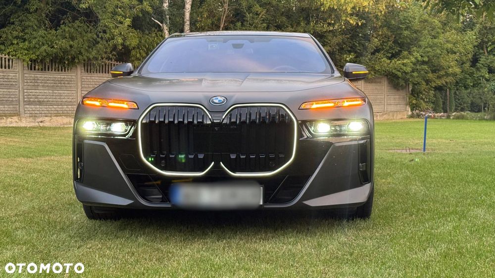 BMW Seria 7 750e PHEV xDrive Individual Edition sport - 16