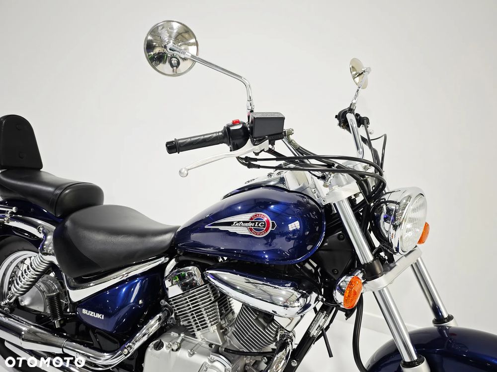 Suzuki Intruder - 8