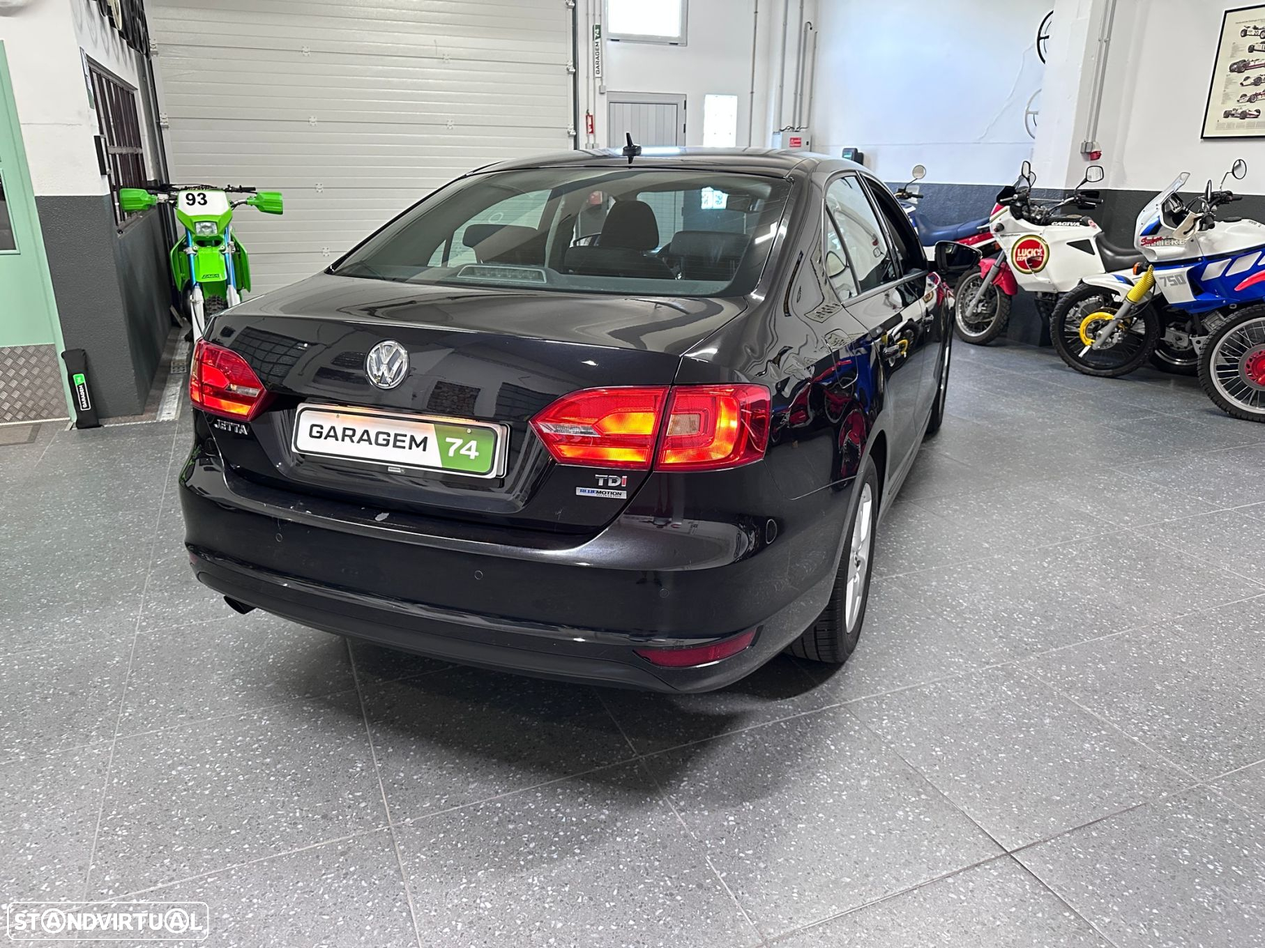 VW Jetta 1.6 TDi Confortline - 10
