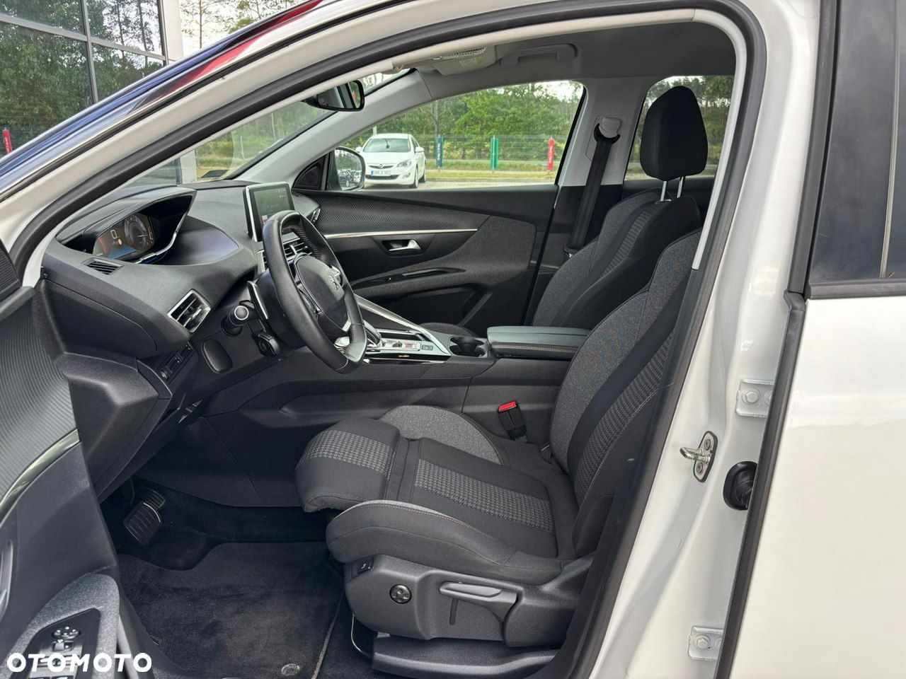 Peugeot 3008 1.2 PureTech Active S&S EAT6 - 11
