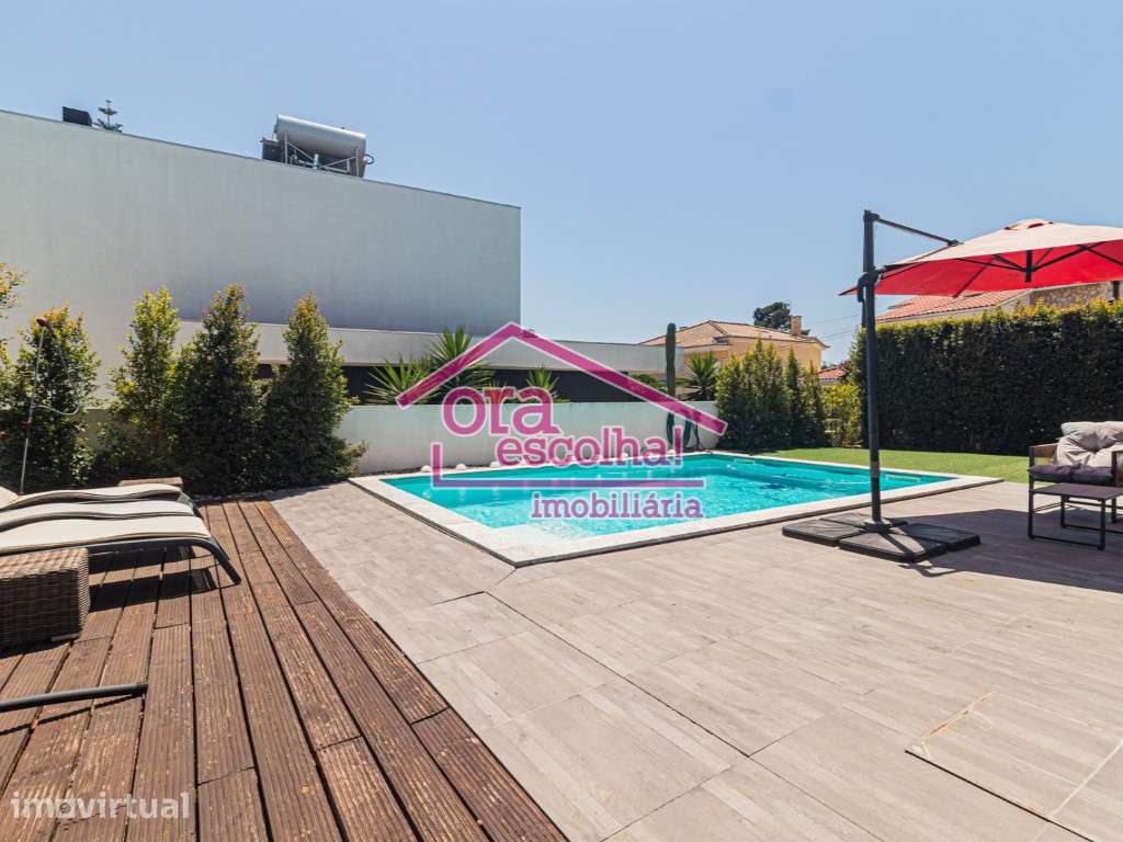 Moradia Isolada T4 com PISCINA e GARAGEM na Charneca da Caparica! - Grande imagem: 4/33