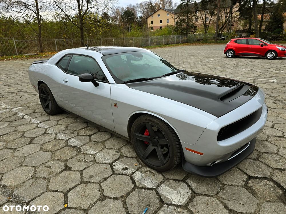 Dodge Challenger - 10