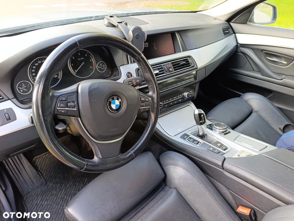 BMW Seria 5 520d xDrive Touring - 8