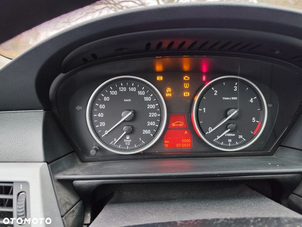 BMW Seria 5 525d xDrive - 11