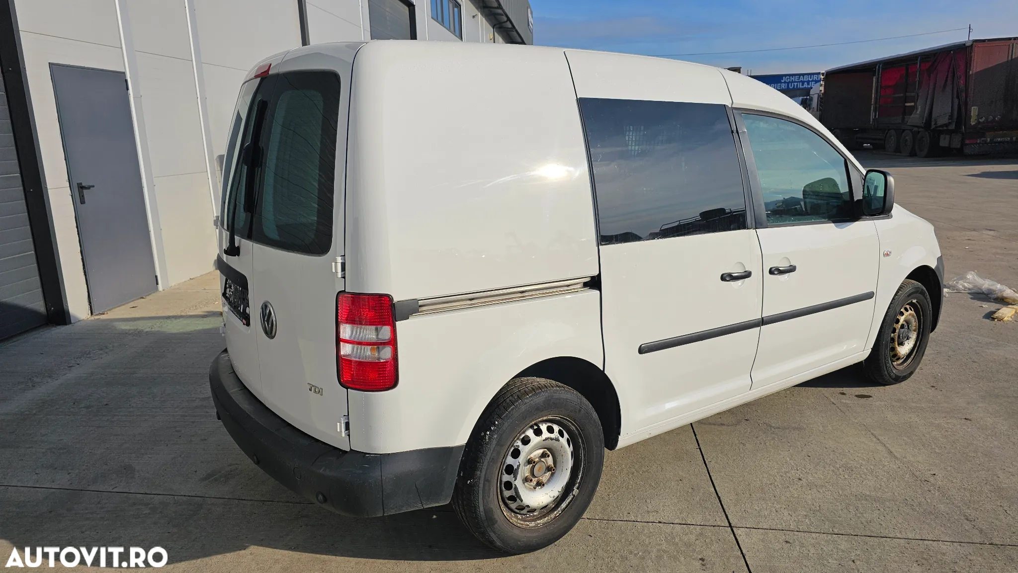 Volkswagen Caddy 1.6 TDi - 4