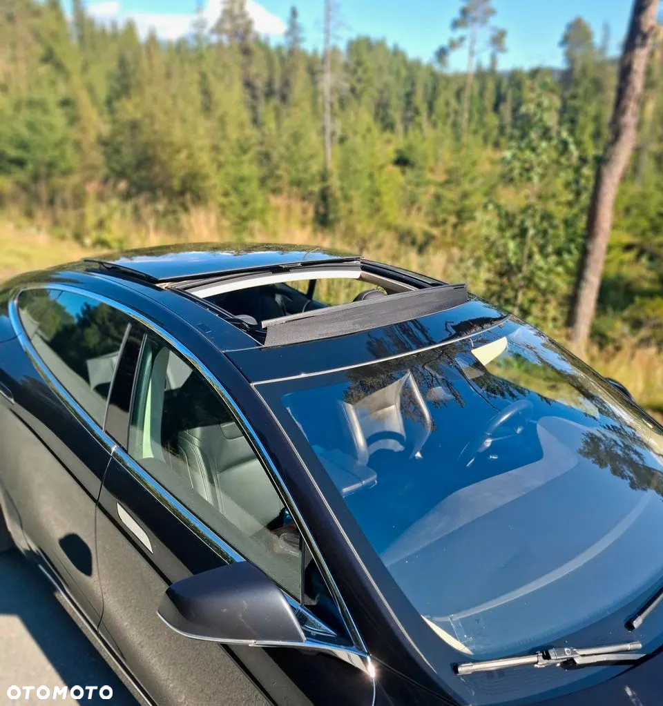 Tesla Model S - 3
