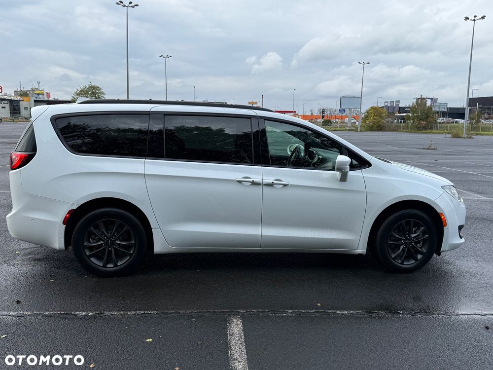 Chrysler Pacifica - 5