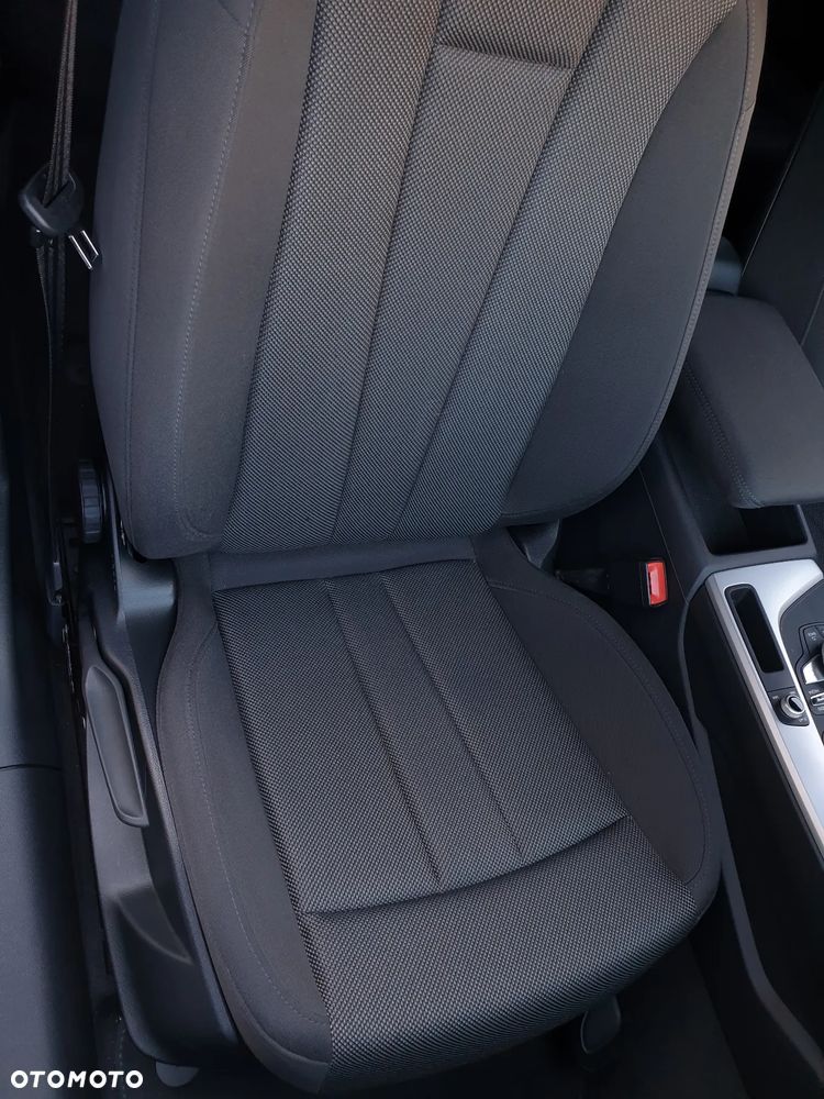 Audi A4 Avant 2.0 TDI ultra design - 28