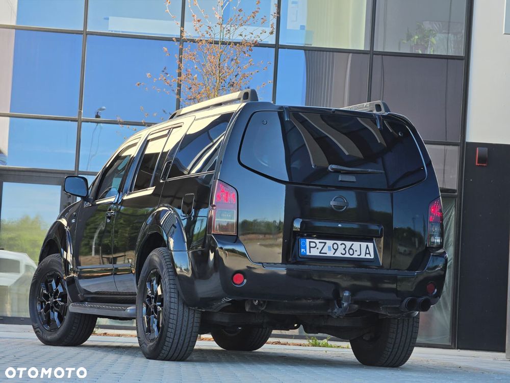 Nissan Pathfinder - 25