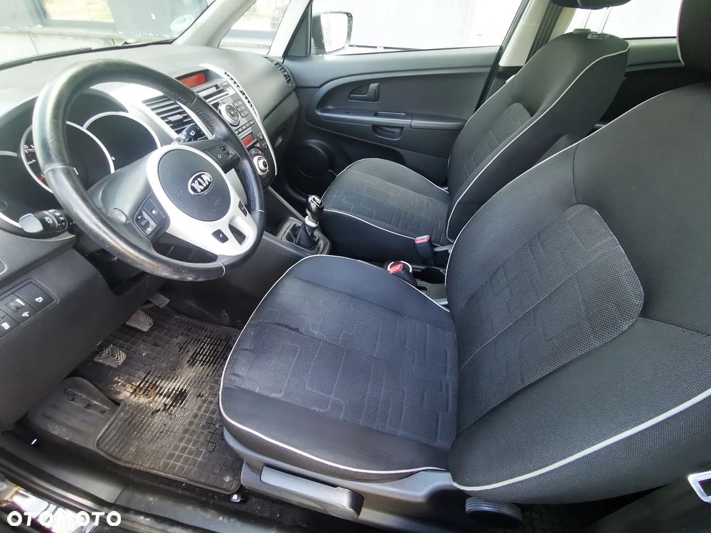 Kia Venga 1.6 CRDi 128 Business Line - 10