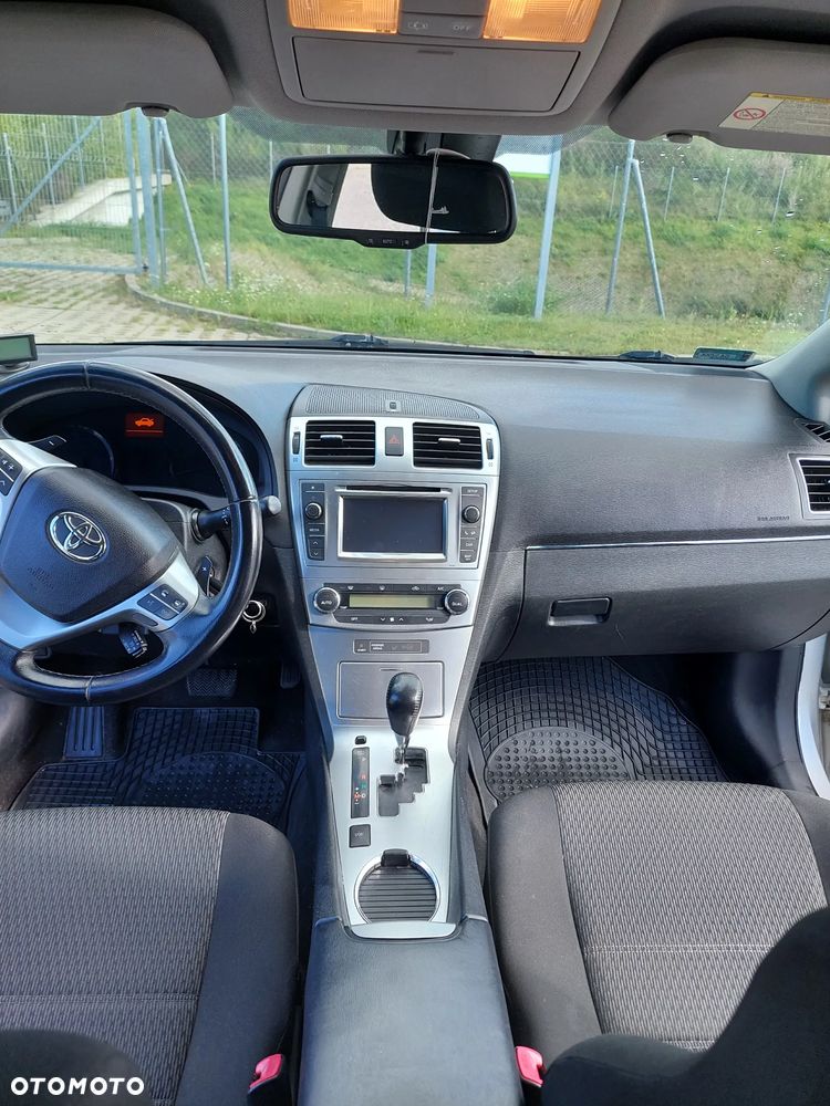 Toyota Avensis 1.8 Premium MS - 11