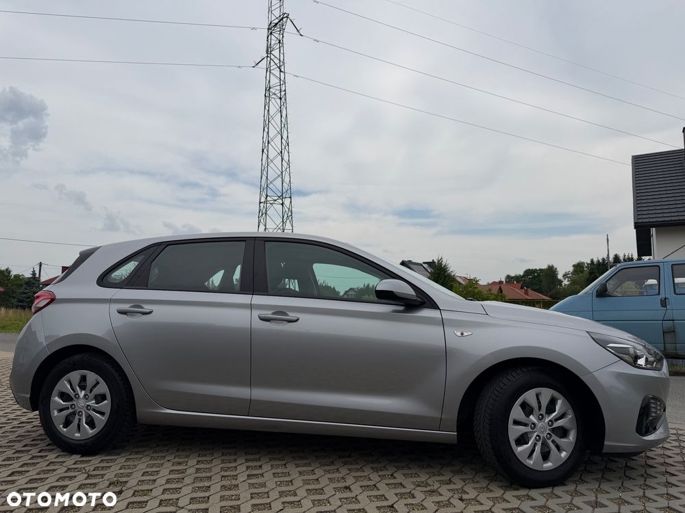 Hyundai i30 1.5 DPI Classic + - 17