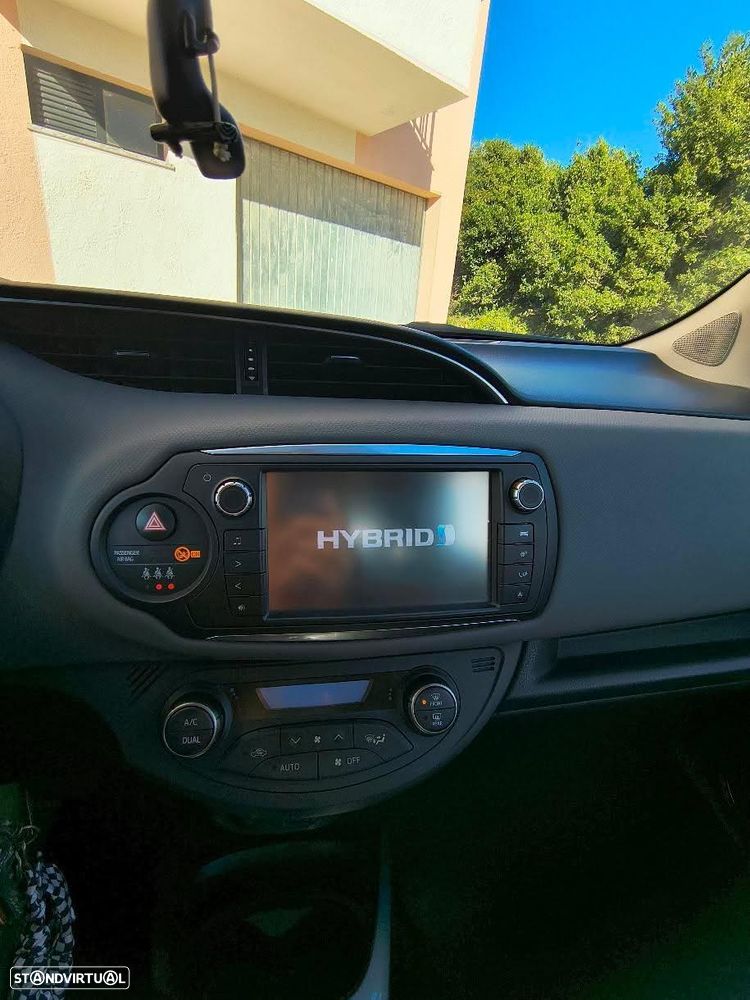 Toyota Yaris 1.5 HSD Comfort+P.Style - 13