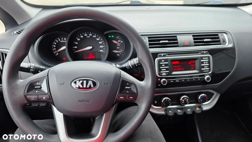 Kia Rio - 11