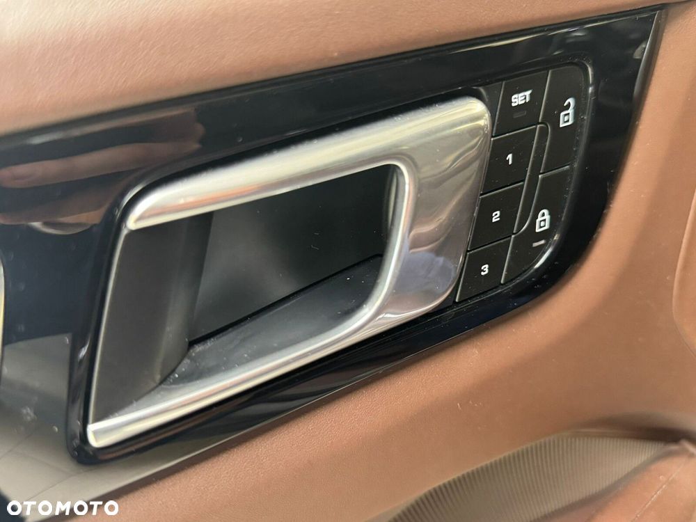 Porsche Cayenne - 11