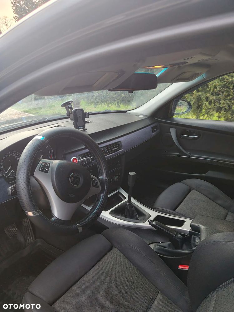 BMW Seria 3 320i - 17