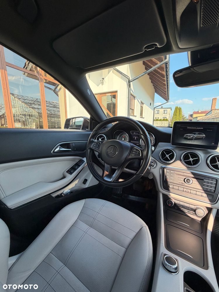 Mercedes-Benz CLA - 16