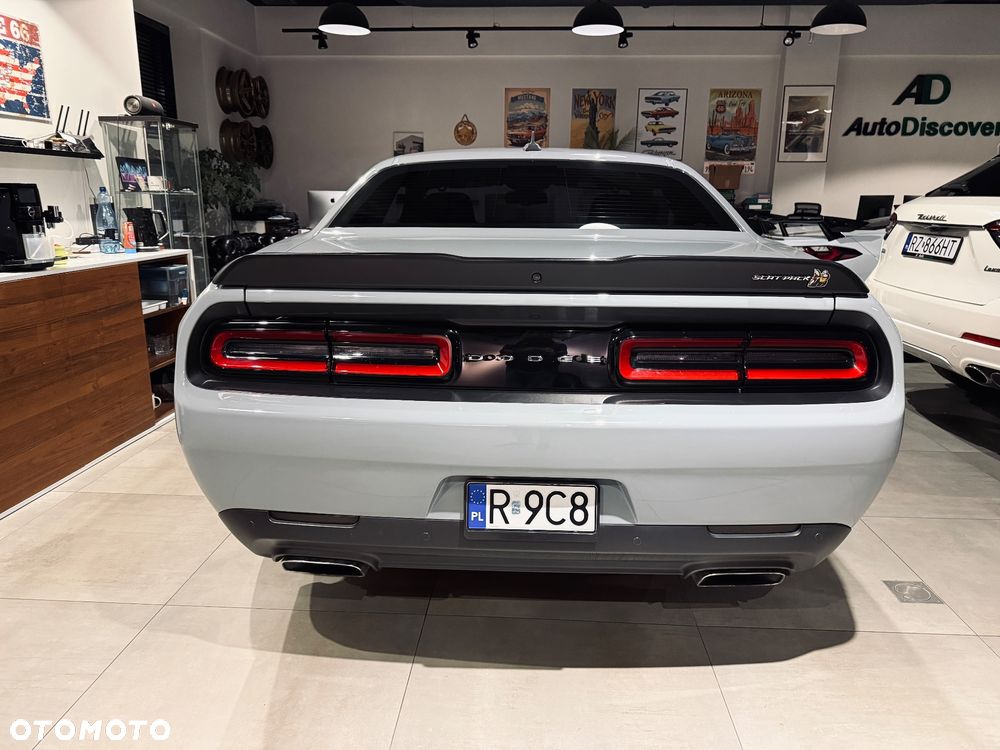 Dodge Challenger - 5