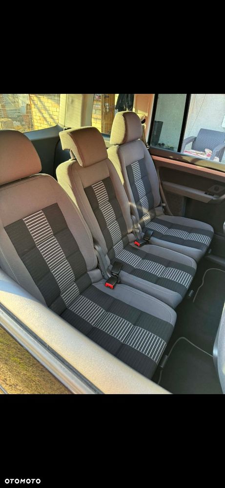 Volkswagen Touran - 4