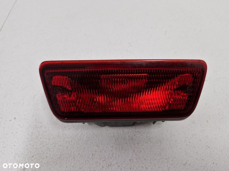 NISSAN JUKE F15 LAMPA PRZECIWMGIELNA TYŁ TYLNA ŚWIATŁO - 1