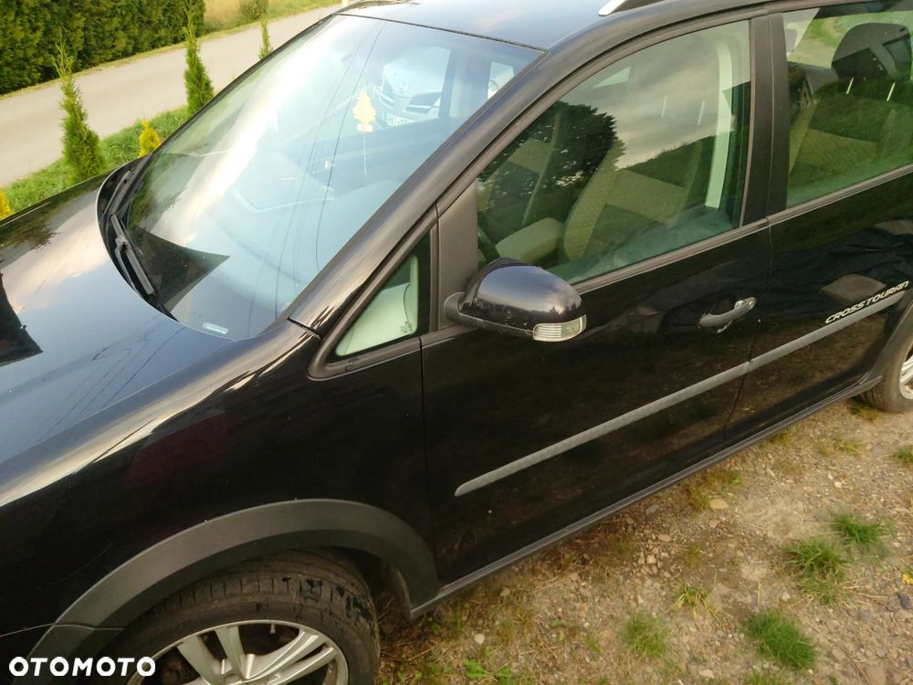 Volkswagen Touran 1.9 TDI DPF Cross DSG - 3