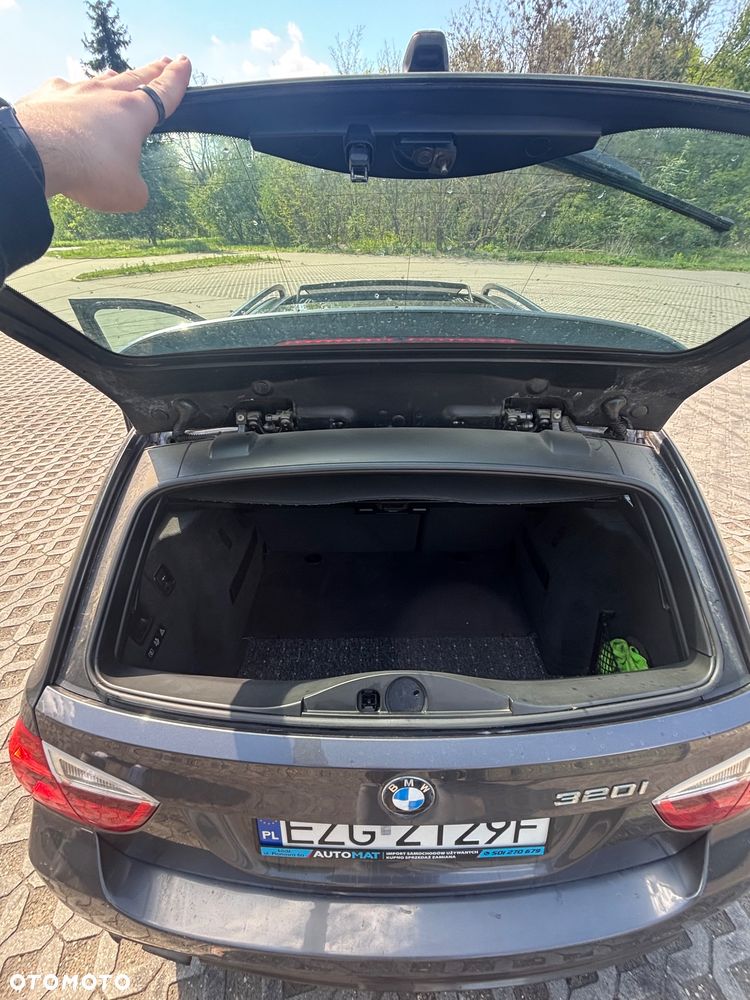 BMW Seria 3 320i - 12