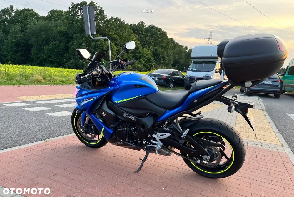 Suzuki GSX 1000 - 4