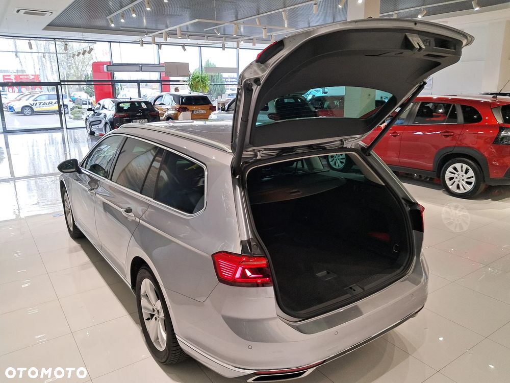 Volkswagen Passat 2.0 TSI Elegance DSG - 8