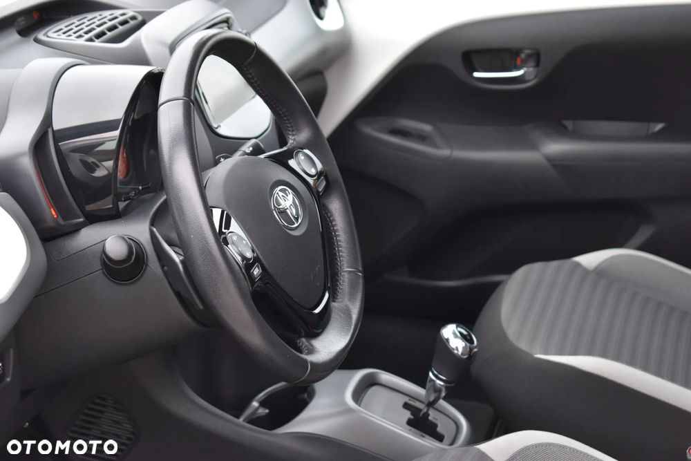 Toyota Aygo x.shift x-play connect - 11