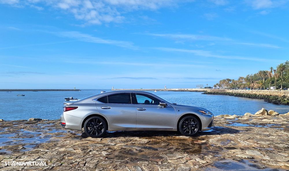 Lexus ES 300h Sport - 15
