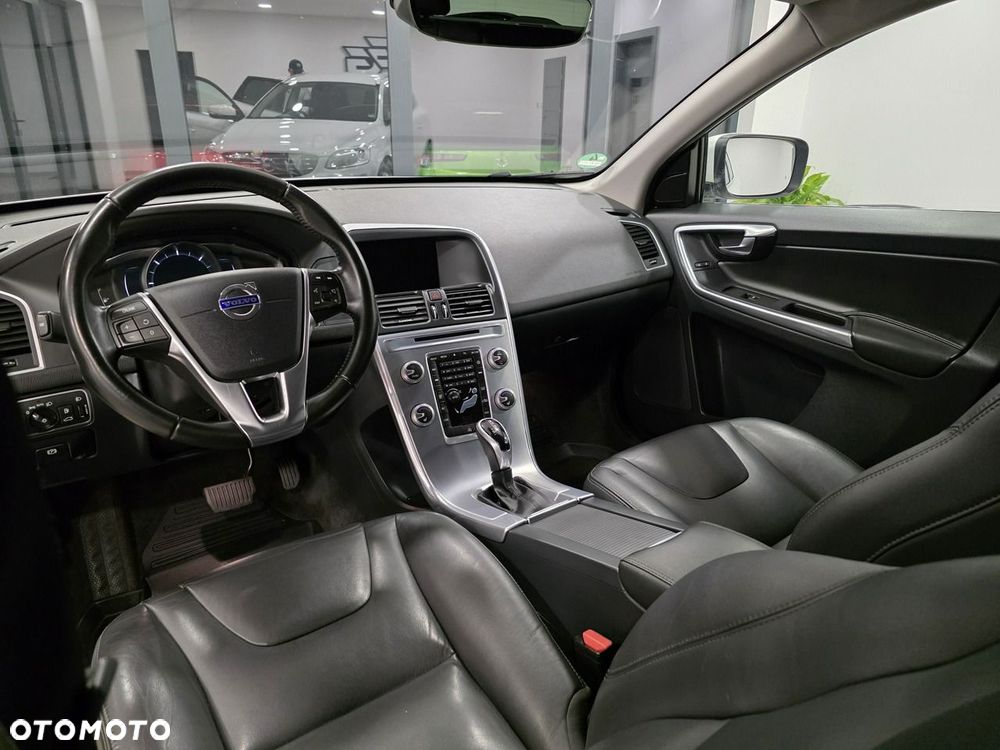 Volvo XC 60 D4 Momentum Pro - 16