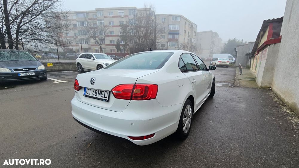 Volkswagen Jetta - 8