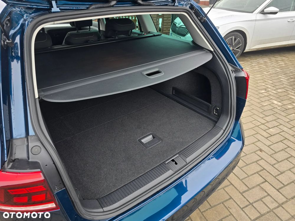 Volkswagen Passat - 19