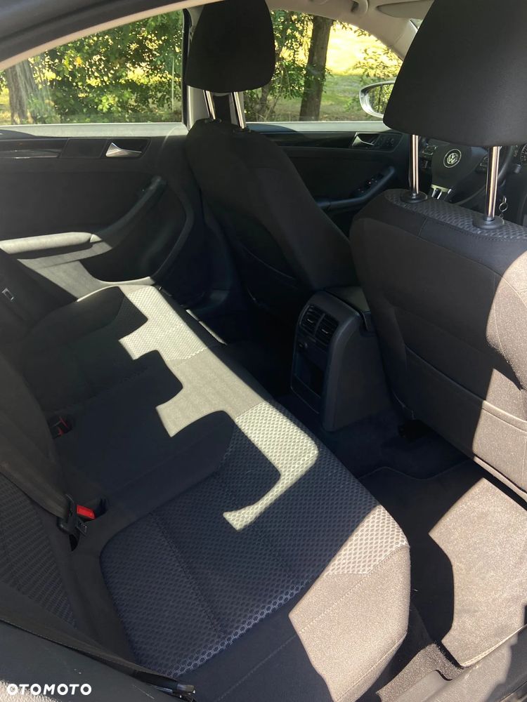 Volkswagen Jetta - 12