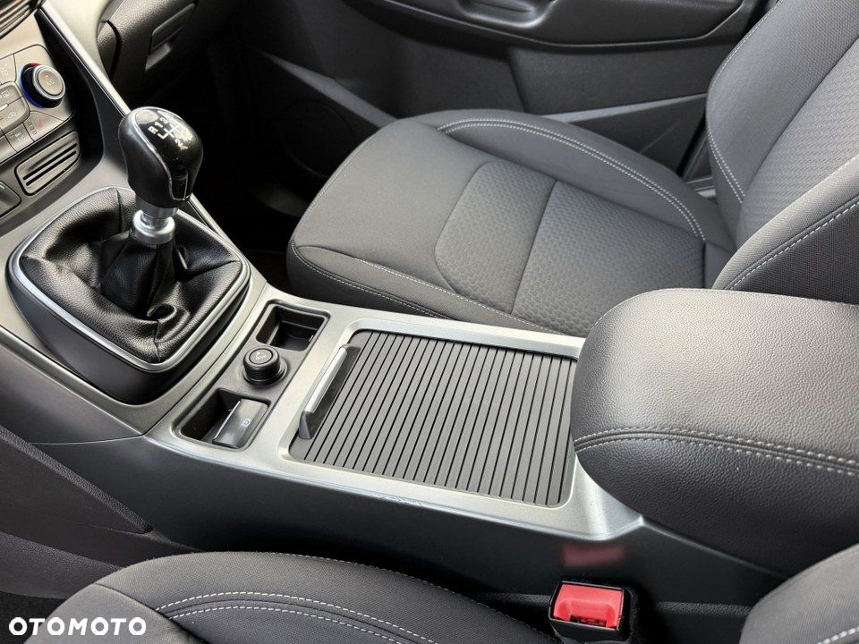 Ford Kuga 1.5 EcoBoost 2x4 Titanium - 24