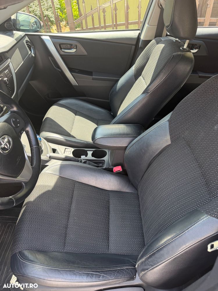 Toyota Auris 1.8 L VVT-i HSD Sol - 9