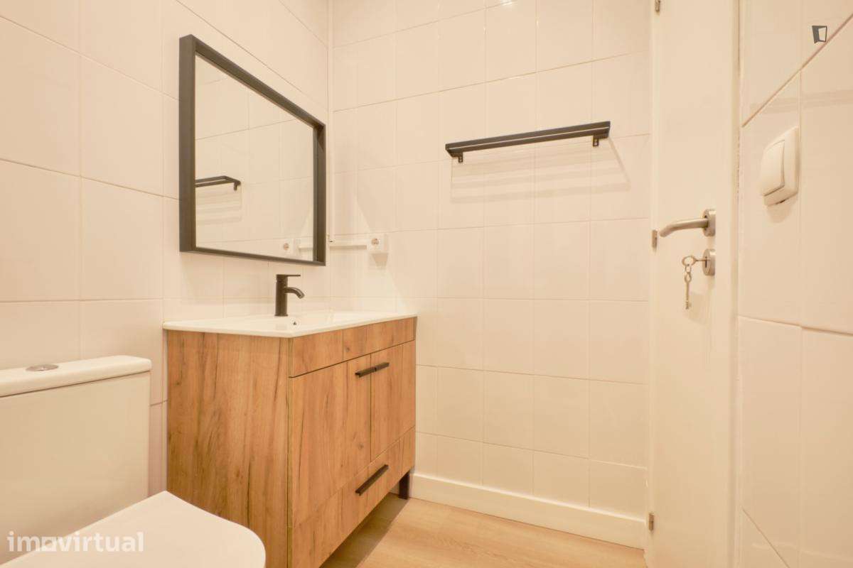 Quarto - localizado em Alameda Lisbon - Grande imagem: 4/37
