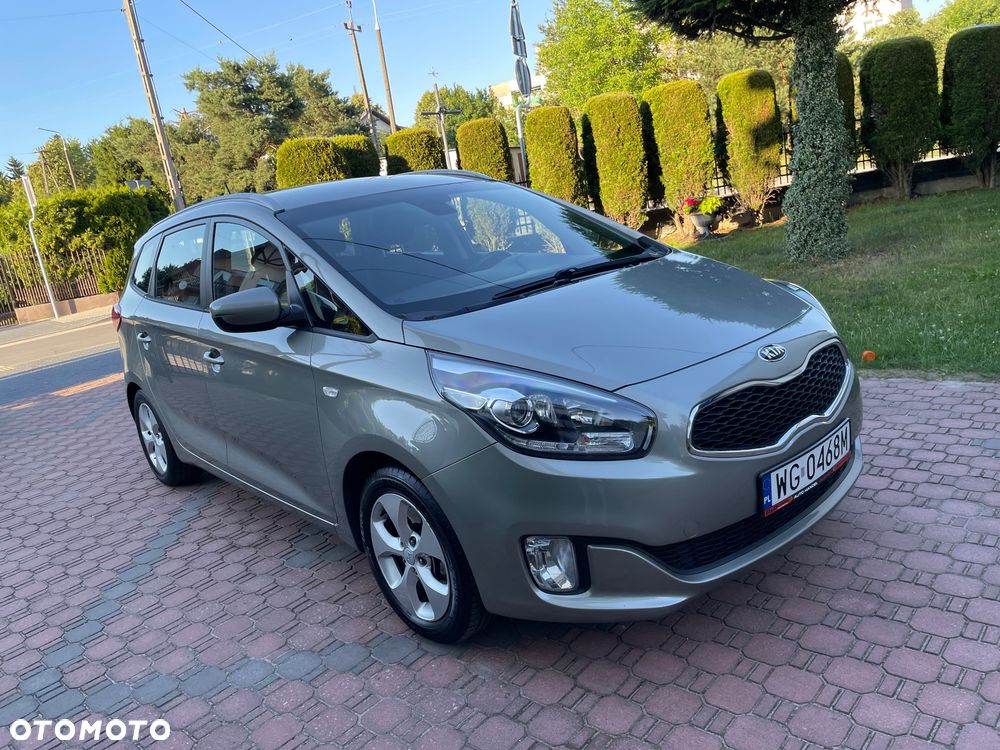 Kia Carens - 1