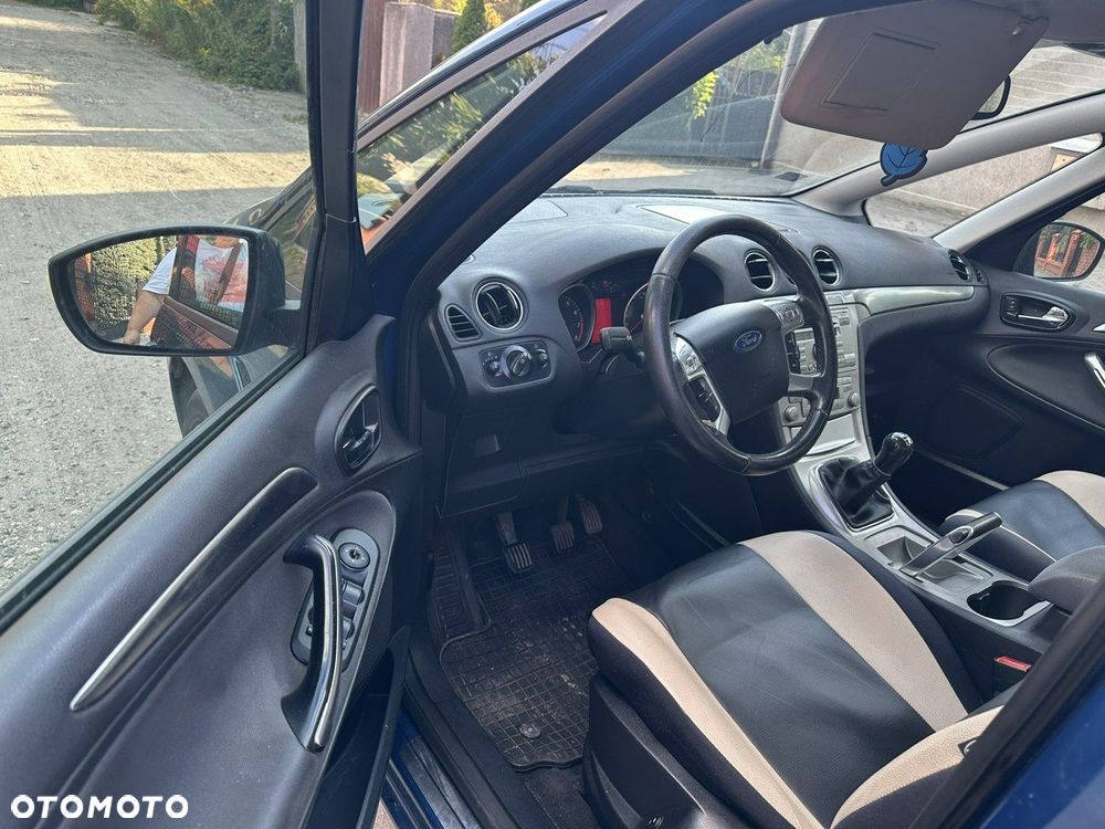 Ford S-Max - 13