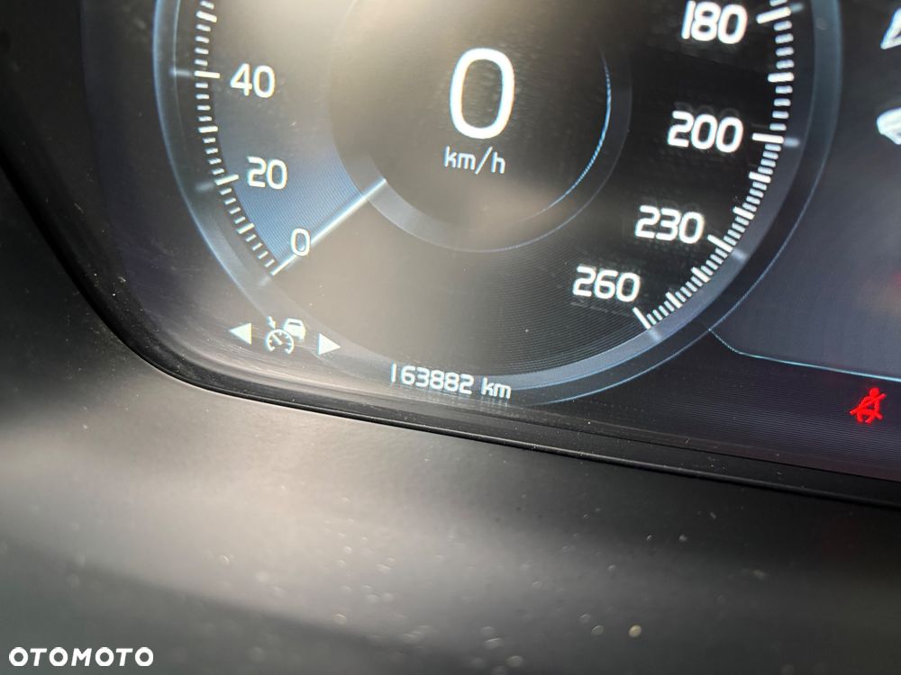 Volvo V90 D5 AWD Momentum - 33