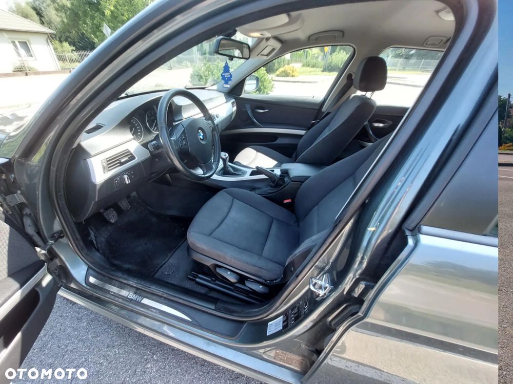 BMW Seria 3 318i - 10