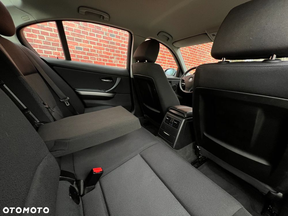 BMW Seria 3 318i - 18