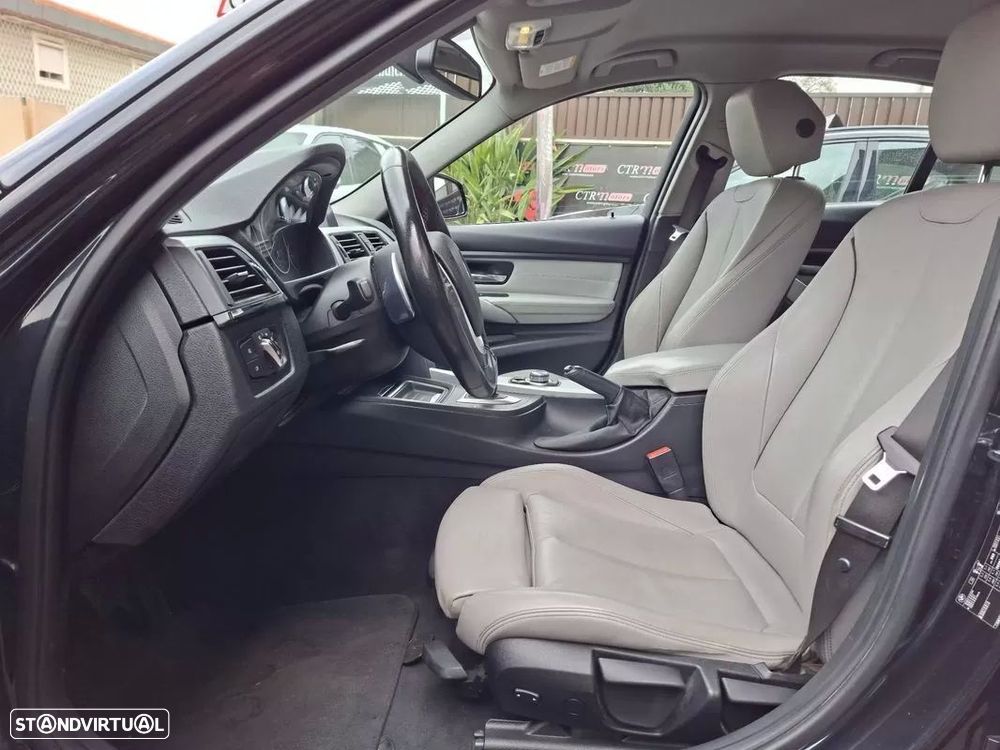 BMW 320 d Aut. Blue Performance Sport Line - 17