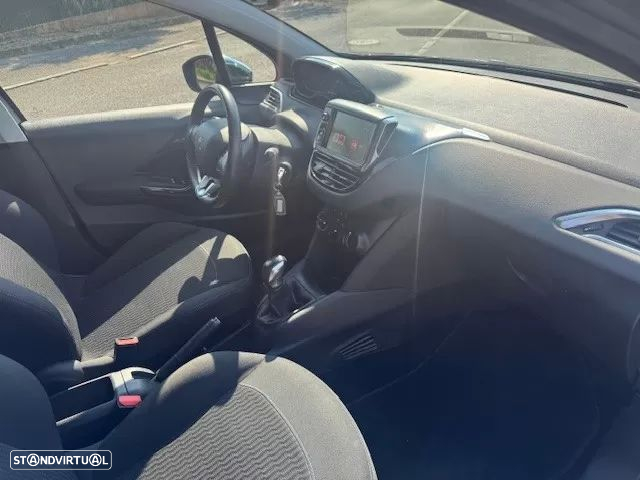 Peugeot 208 1.2 PureTech Allure - 10