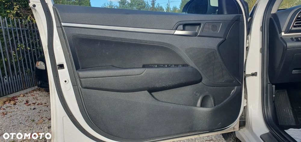 Hyundai Elantra 1.6 Classic + - 6