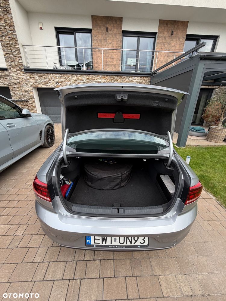 Volkswagen Passat - 19